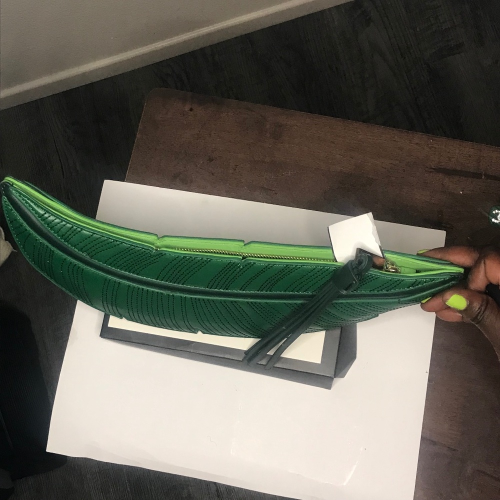 Banana leaf clutch